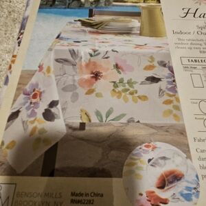 Indoor/outdoor table cloth